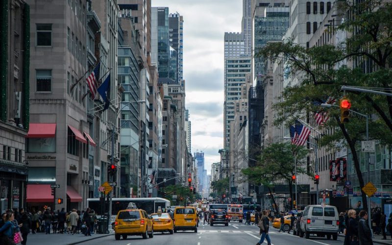 Mercados Privados y Públicos en Nueva York: Entendiendo las Brechas de Valoración